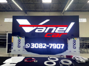 Placa em ACM com letra caixa backlight