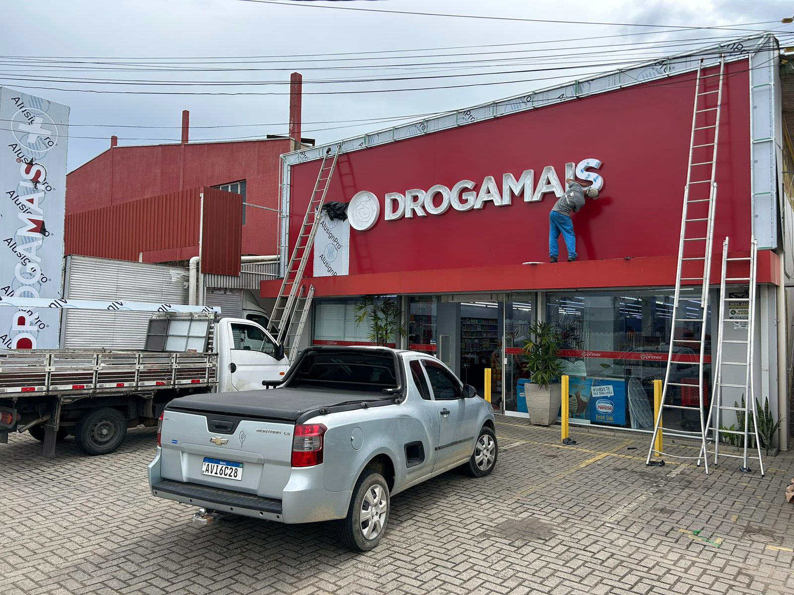 Fachada Drogamais em ACM